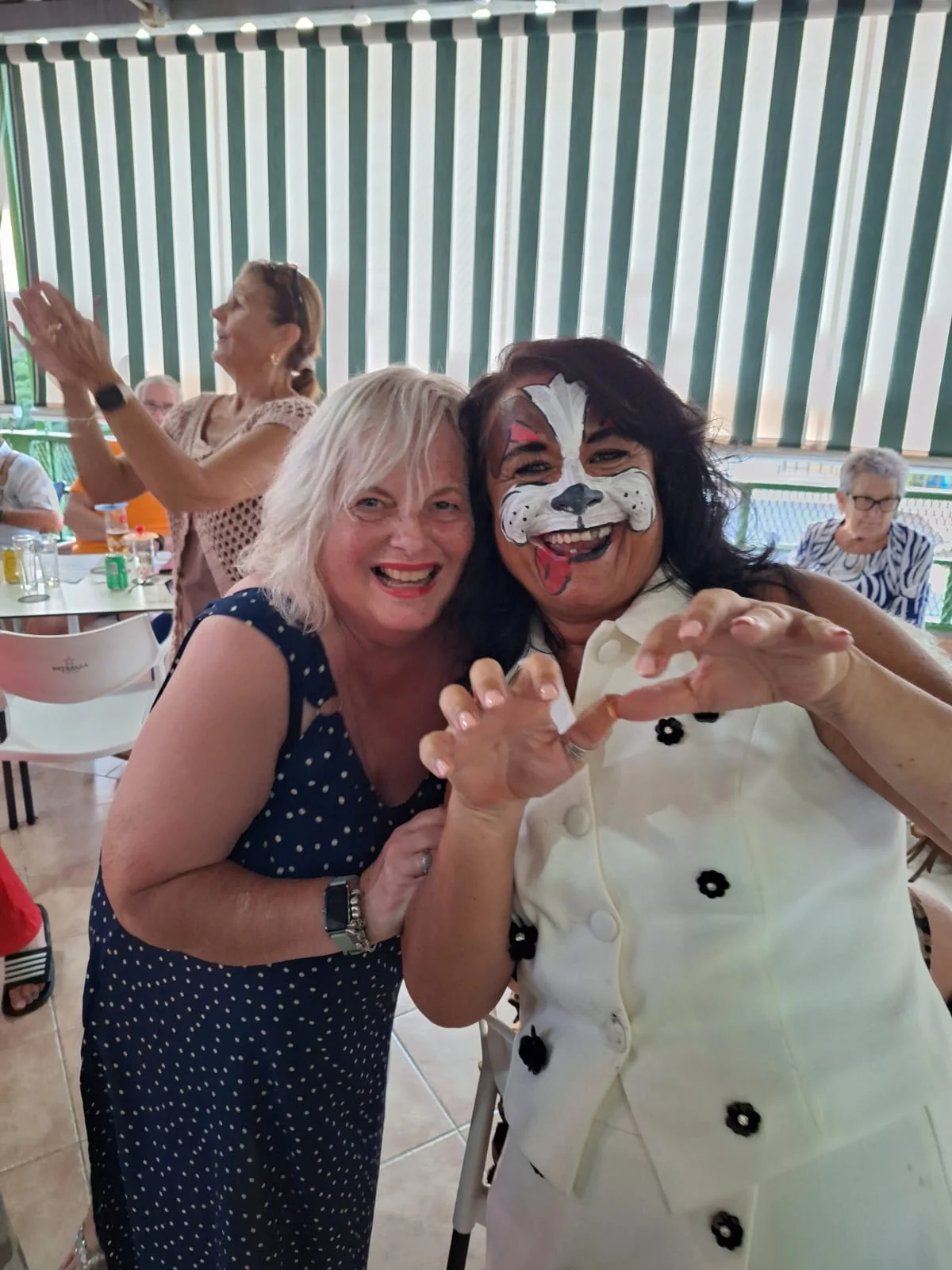 An incredible Sunday at the Globe, Camping Nauta - Live Paws news, Tenerife dog rescue