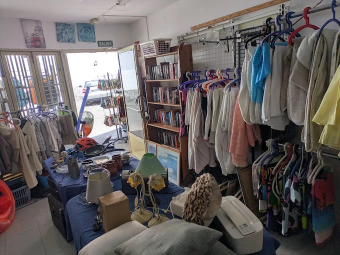 Live PAWS Charity Shop, Los Cristianos