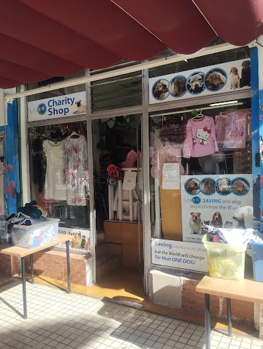 Live PAWS Charity Shop, Los Cristianos