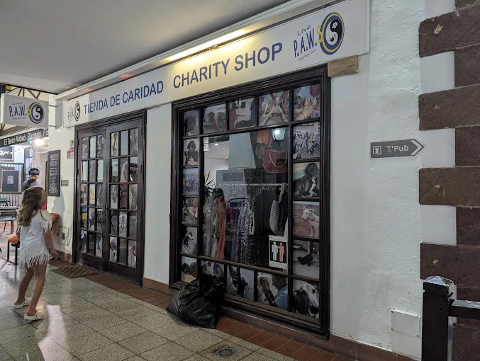 Live PAWS Charity Shop, Puerto Santiago